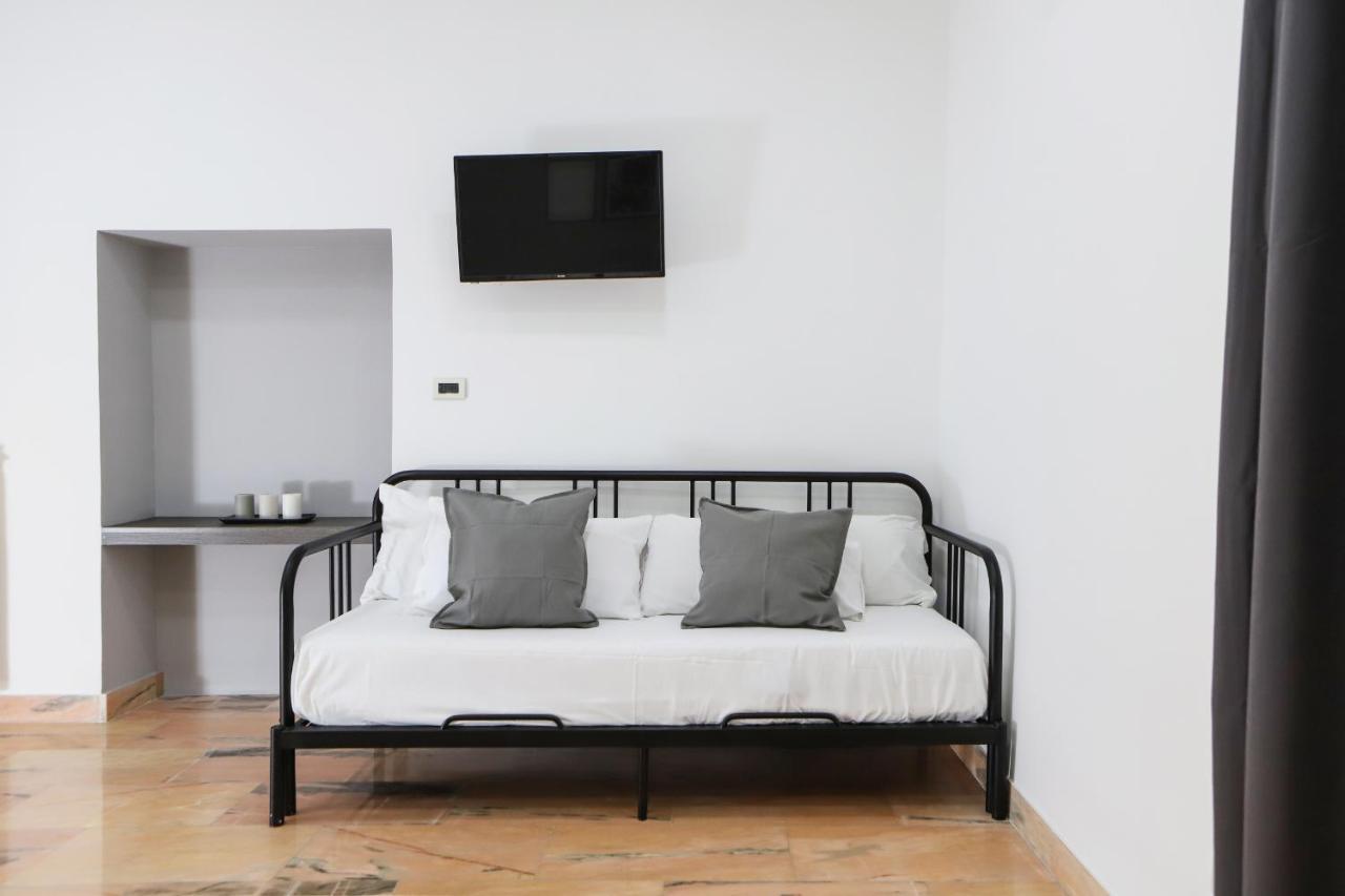 Modern Apartment At Piazza Del Gesu' By Wonderful Italy 那不勒斯 外观 照片